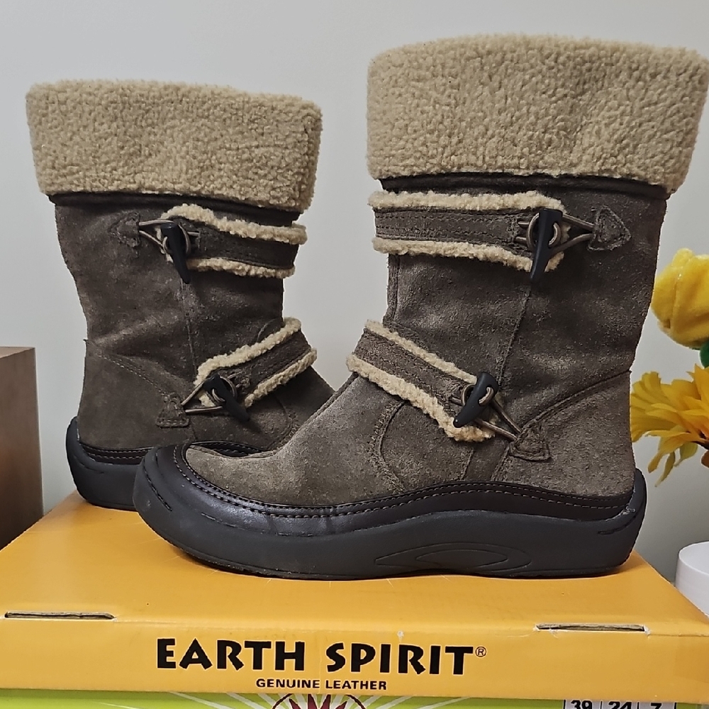 Earth Spirit Kids Tan and Black Boots